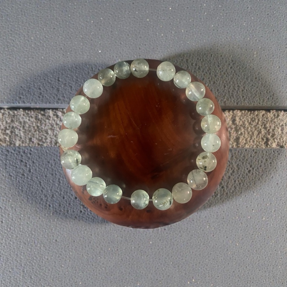 Elegant Green Beaded Bracelet